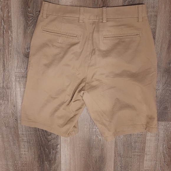Old Navy size 30 ultimate slim shorts - Picture 2 of 3